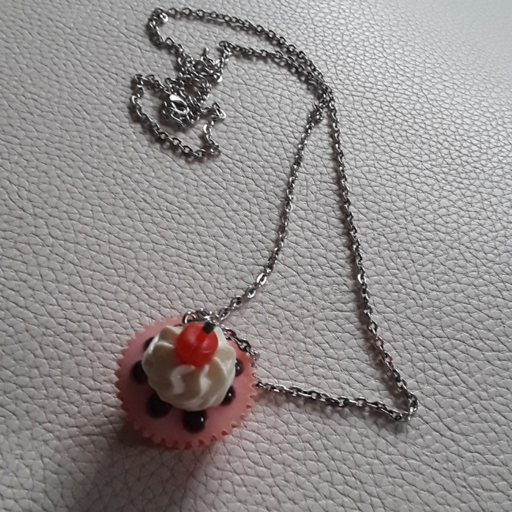 ♥️Y2K VINTAGE♥️birthday cake necklace